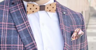 Funkčnost: Dřevěný motýlek, hravý doplněk pro moderního gentlemana Funkčnost: Dřevěný motýlek, hravý doplněk pro moderního gentlemana
