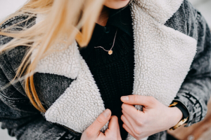 Náhrdelník Virie Necklace Hexagon Náhrdelník Virie Necklace Hexagon