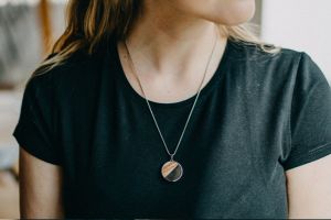 Medailon Rose Necklace Medallion Medailon Rose Necklace Medallion