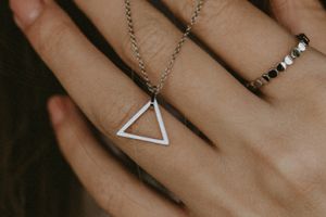 este - Trisha Silver este - Trisha Silver