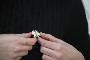 Dřevěná brož Libra Brooch Dřevěná brož Libra Brooch