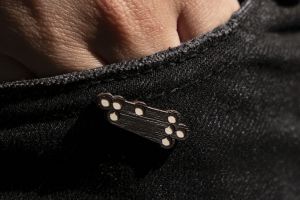 Dřevěná brož Dar Brooch Dřevěná brož Dar Brooch
