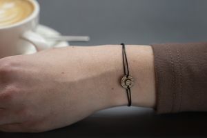 Provázkový náramek Moon Wooden Bracelet Provázkový náramek Moon Wooden Bracelet