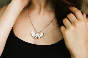 Dřevěný přívěsek Snowy Owl Pendant Dřevěný přívěsek Snowy Owl Pendant