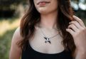 Dřevěný přívěsek Swallow Pendant