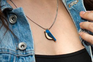 Dřevěný přívěsek Blue Bird Pendant Dřevěný přívěsek Blue Bird Pendant