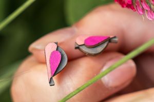 Dřevěné náušnice Pink Bird Earrings Dřevěné náušnice Pink Bird Earrings