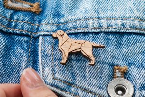 Dřevěná brož Walking Labrador Brooch Dřevěná brož Walking Labrador Brooch