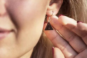 Dřevěné náušnice Trian Earrings Dřevěné náušnice Trian Earrings