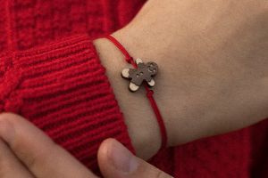 Provázkový náramek Gingerbread Wooden Bracelet Provázkový náramek Gingerbread Wooden Bracelet