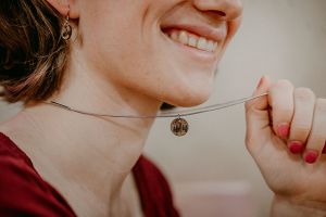 Dřevěný přívěsek Wood Pendant Dřevěný přívěsek Wood Pendant