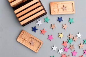 Hvězdné dřevěné domino barevné Hvězdné dřevěné domino barevné