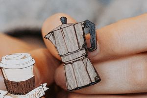 Dřevěná brož Coffee Pot Brooch Dřevěná brož Coffee Pot Brooch