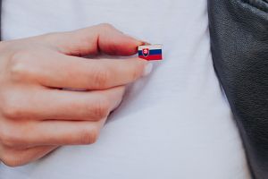 Dřevěná brož vlajka Slovensko Dřevěná brož vlajka Slovensko