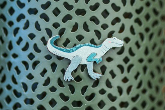 Dřevěná brož T-rex Dřevěná brož T-rex