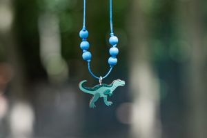 Provázkový náhrdelník s přívěskem T-Rex Provázkový náhrdelník s přívěskem T-Rex