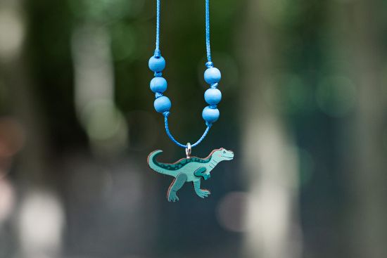 Provázkový náhrdelník s přívěskem T-Rex Provázkový náhrdelník s přívěskem T-Rex