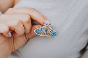 Dřevěná brož Noční motýl Dřevěná brož Noční motýl