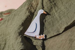 Dřevěná brož Scandi Husa Dřevěná brož Scandi Husa