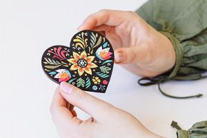 Mini – Dřevěné puzzle Folklórní Srdce černé Mini – Dřevěné puzzle Folklórní Srdce černé