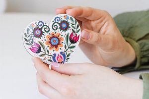 Mini – Dřevěné puzzle Folklórní Srdce bílé Mini – Dřevěné puzzle Folklórní Srdce bílé