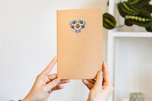 Sešit A5 – Folklórní Srdce bílé (nelinkovaný) Sešit A5 – Folklórní Srdce bílé (nelinkovaný)