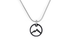 Dřevěný přívěsek Mountains Pendant Dřevěný přívěsek Mountains Pendant